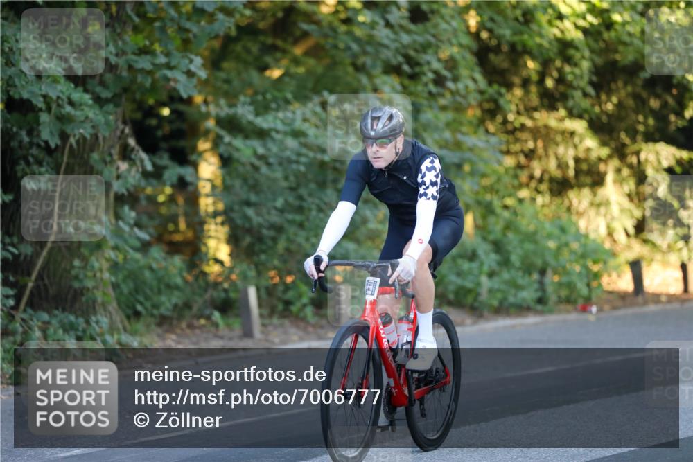 08.09.2024 - Stadtparktriathlon Zöllner http://msf.ph/oto/7006777 08.09.2024 08:02:29 Radfahren  meine-sportfotos.de