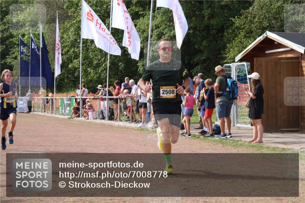 08.09.2024 - Airport Race Strokosch-Dieckow http://msf.ph/oto/7008778 08.09.2024 12:02:18 Ziel 2508, 2650, 2669 meine-sportfotos.de