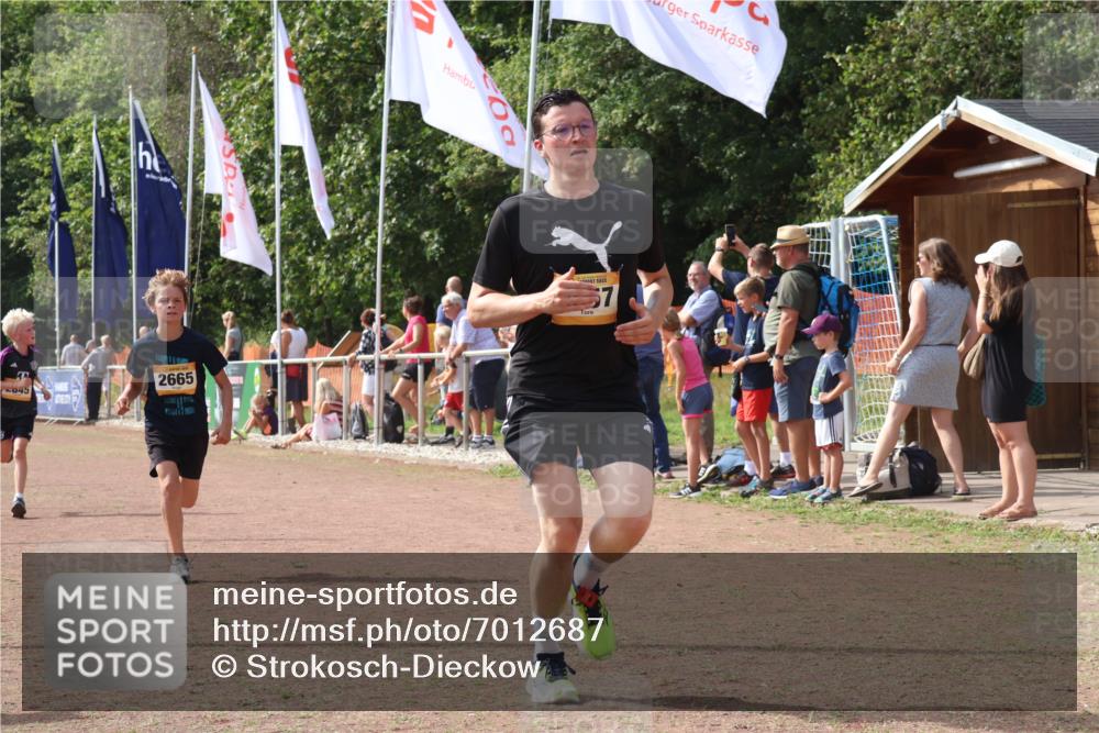 08.09.2024 - Airport Race Strokosch-Dieckow http://msf.ph/oto/7012687 08.09.2024 12:04:50 Ziel 687, 2845, 2857 meine-sportfotos.de
