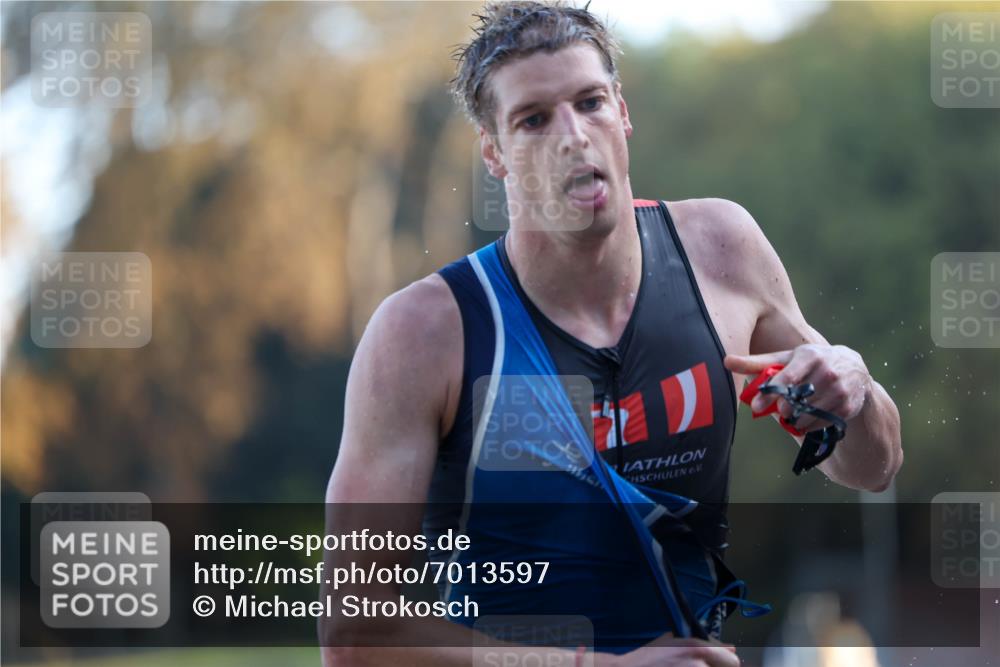 08.09.2024 - Stadtparktriathlon Michael Strokosch http://msf.ph/oto/7013597 08.09.2024 08:44:21 Schwimmen 7, 10 meine-sportfotos.de