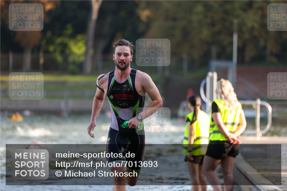 08.09.2024 - Stadtparktriathlon Michael Strokosch http://msf.ph/oto/7013693 08.09.2024 08:44:59 Schwimmen 69 meine-sportfotos.de