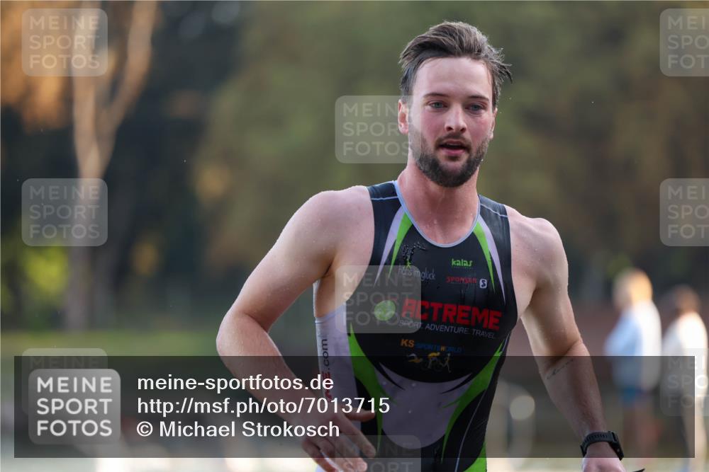 08.09.2024 - Stadtparktriathlon Michael Strokosch http://msf.ph/oto/7013715 08.09.2024 08:45:01 Schwimmen 69, 87 meine-sportfotos.de