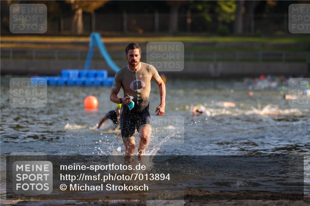 08.09.2024 - Stadtparktriathlon Michael Strokosch http://msf.ph/oto/7013894 08.09.2024 08:45:24 Schwimmen 17, 53 meine-sportfotos.de