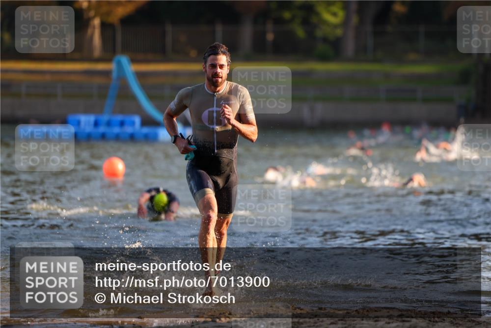 08.09.2024 - Stadtparktriathlon Michael Strokosch http://msf.ph/oto/7013900 08.09.2024 08:45:25 Schwimmen 17, 53 meine-sportfotos.de