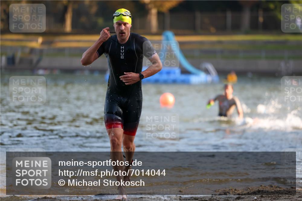 08.09.2024 - Stadtparktriathlon Michael Strokosch http://msf.ph/oto/7014044 08.09.2024 08:45:33 Schwimmen 11, 17, 49, 75 meine-sportfotos.de