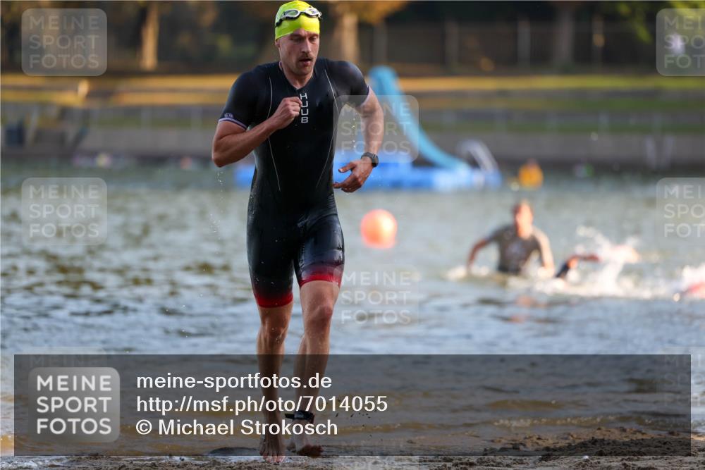 08.09.2024 - Stadtparktriathlon Michael Strokosch http://msf.ph/oto/7014055 08.09.2024 08:45:34 Schwimmen 11, 17, 49, 75 meine-sportfotos.de