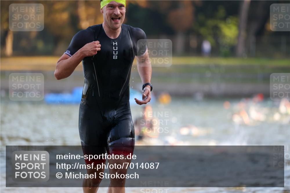 08.09.2024 - Stadtparktriathlon Michael Strokosch http://msf.ph/oto/7014087 08.09.2024 08:45:35 Schwimmen 11, 17, 49, 75 meine-sportfotos.de