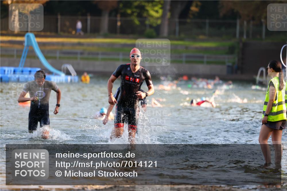 08.09.2024 - Stadtparktriathlon Michael Strokosch http://msf.ph/oto/7014121 08.09.2024 08:45:39 Schwimmen 11, 49, 59, 75 meine-sportfotos.de