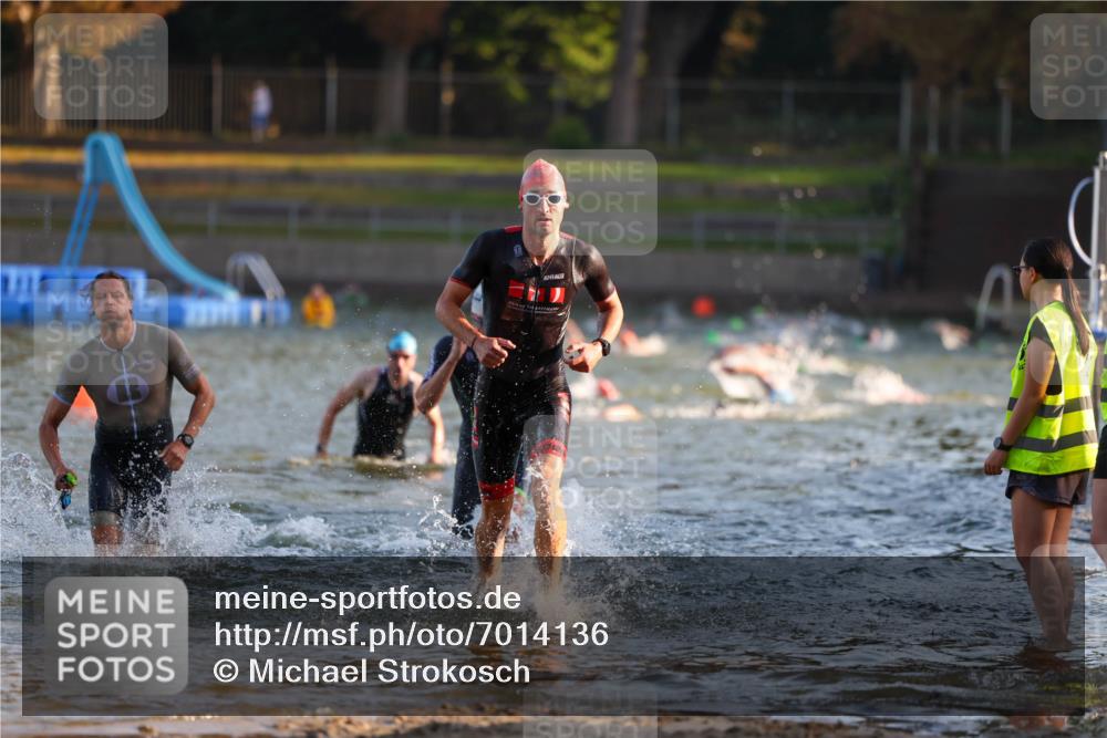 08.09.2024 - Stadtparktriathlon Michael Strokosch http://msf.ph/oto/7014136 08.09.2024 08:45:40 Schwimmen 11, 49, 59, 75 meine-sportfotos.de