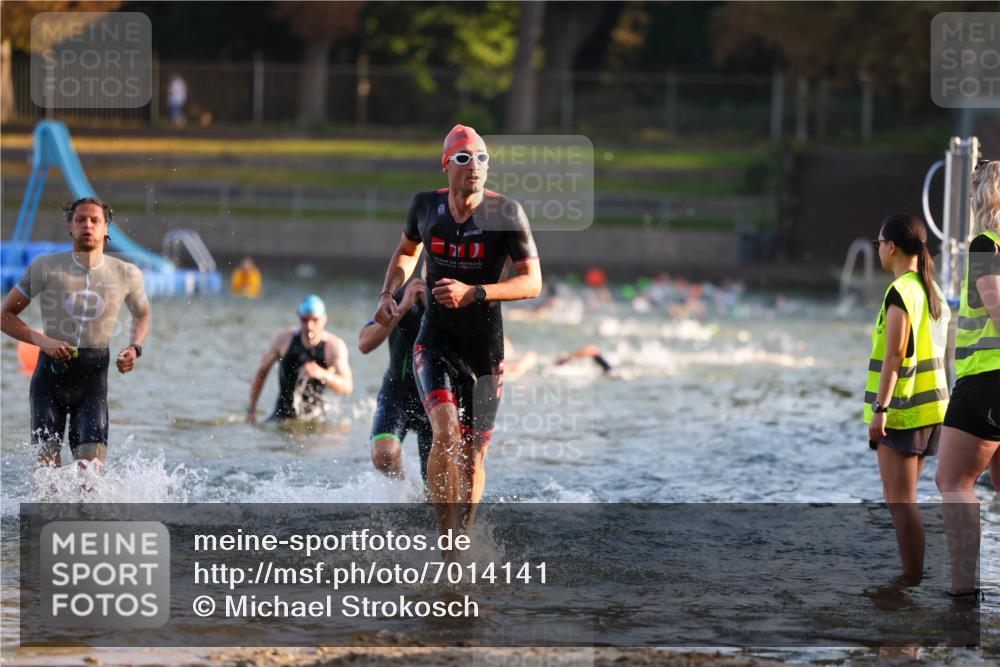 08.09.2024 - Stadtparktriathlon Michael Strokosch http://msf.ph/oto/7014141 08.09.2024 08:45:40 Schwimmen 11, 49, 59, 75 meine-sportfotos.de