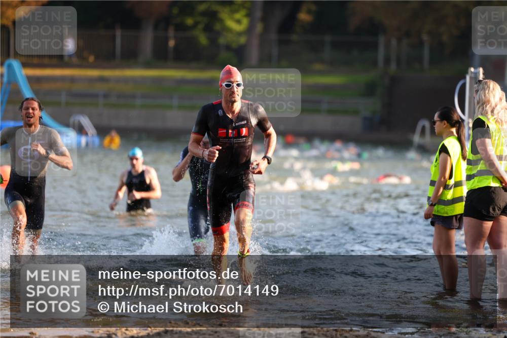 08.09.2024 - Stadtparktriathlon Michael Strokosch http://msf.ph/oto/7014149 08.09.2024 08:45:40 Schwimmen 11, 49, 59, 75 meine-sportfotos.de