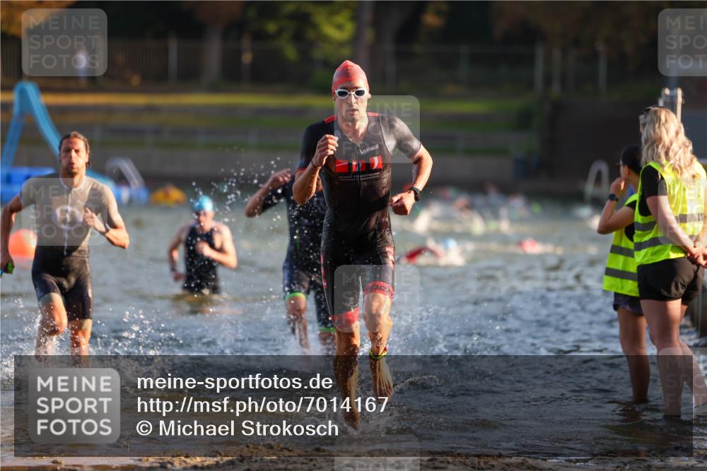 08.09.2024 - Stadtparktriathlon Michael Strokosch http://msf.ph/oto/7014167 08.09.2024 08:45:41 Schwimmen 11, 49, 59, 75 meine-sportfotos.de