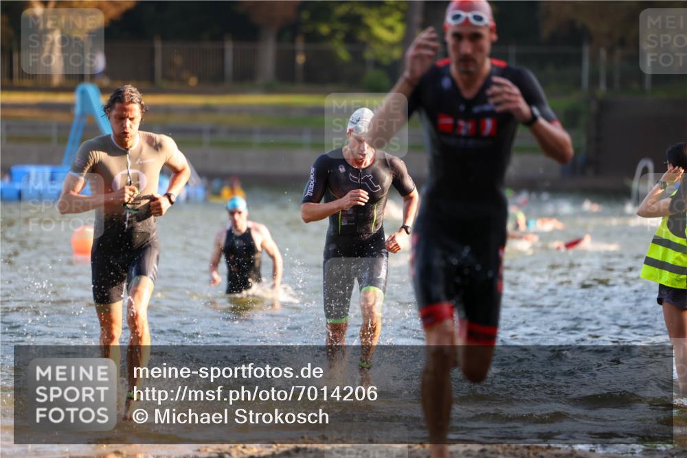 08.09.2024 - Stadtparktriathlon Michael Strokosch http://msf.ph/oto/7014206 08.09.2024 08:45:43 Schwimmen 11, 49, 59, 75 meine-sportfotos.de