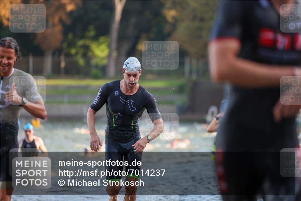 08.09.2024 - Stadtparktriathlon Michael Strokosch http://msf.ph/oto/7014237 08.09.2024 08:45:44 Schwimmen 11, 49, 59, 75 meine-sportfotos.de