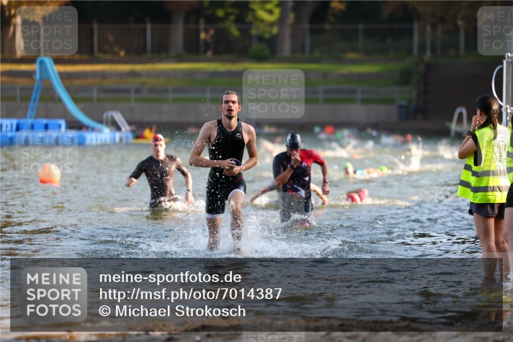 08.09.2024 - Stadtparktriathlon Michael Strokosch http://msf.ph/oto/7014387 08.09.2024 08:45:58 Schwimmen 5, 32, 51, 56 meine-sportfotos.de