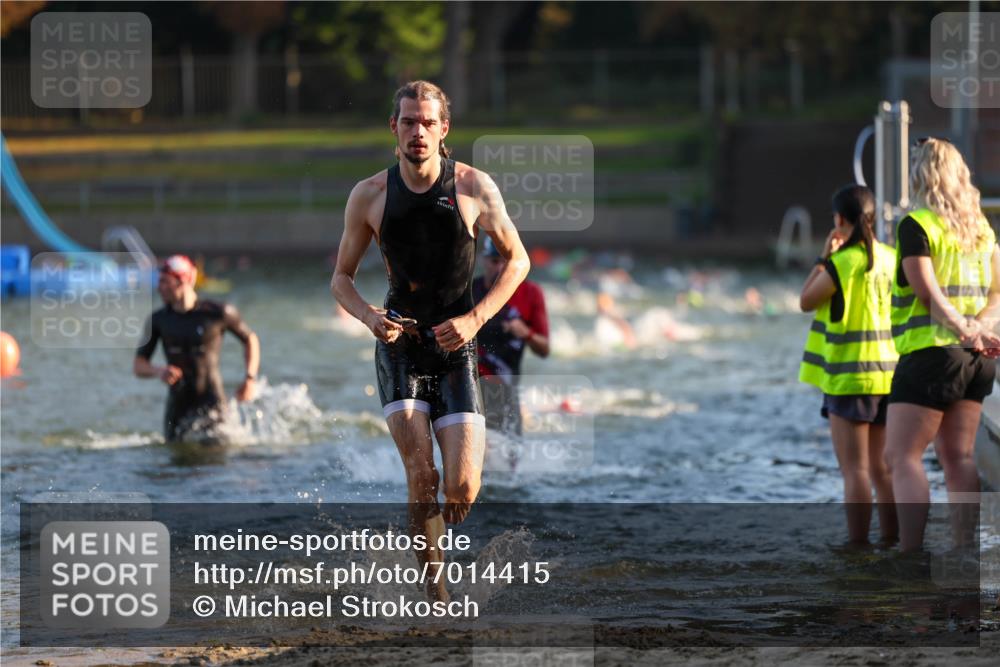 08.09.2024 - Stadtparktriathlon Michael Strokosch http://msf.ph/oto/7014415 08.09.2024 08:46:01 Schwimmen 5, 32, 38, 51, 56 meine-sportfotos.de