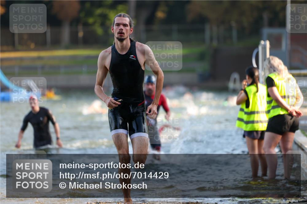 08.09.2024 - Stadtparktriathlon Michael Strokosch http://msf.ph/oto/7014429 08.09.2024 08:46:01 Schwimmen 5, 32, 38, 51, 56 meine-sportfotos.de
