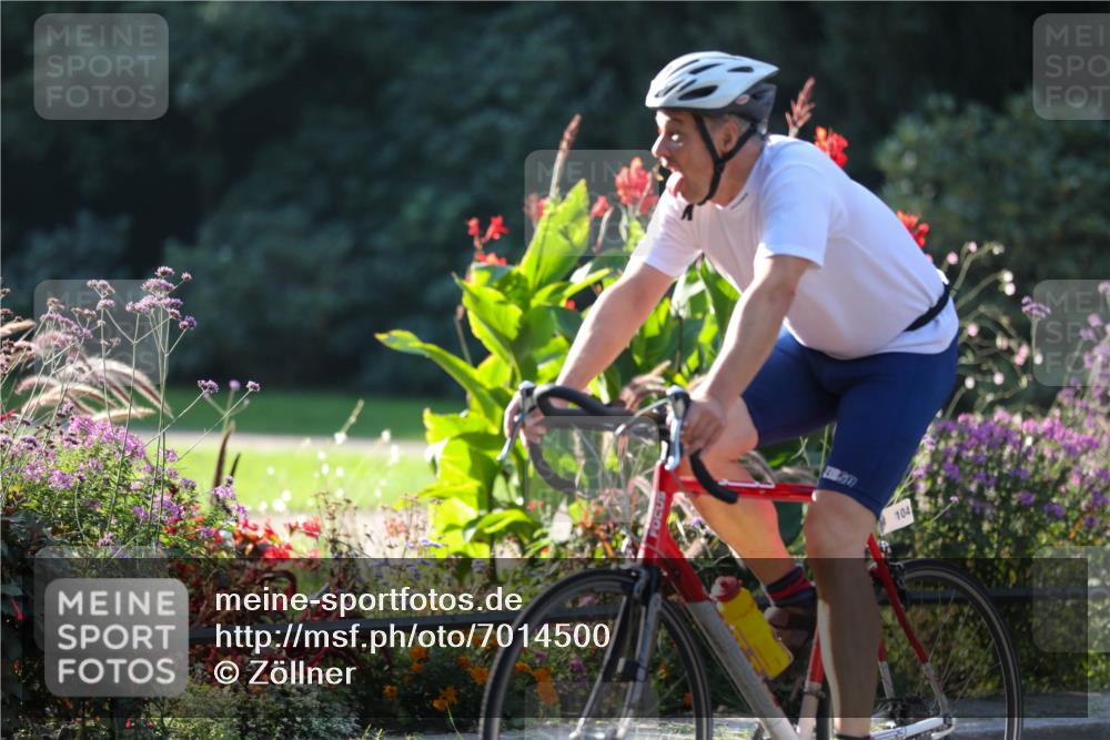 08.09.2024 - Stadtparktriathlon Zöllner http://msf.ph/oto/7014500 08.09.2024 09:19:44 Radfahren 104, 105 meine-sportfotos.de