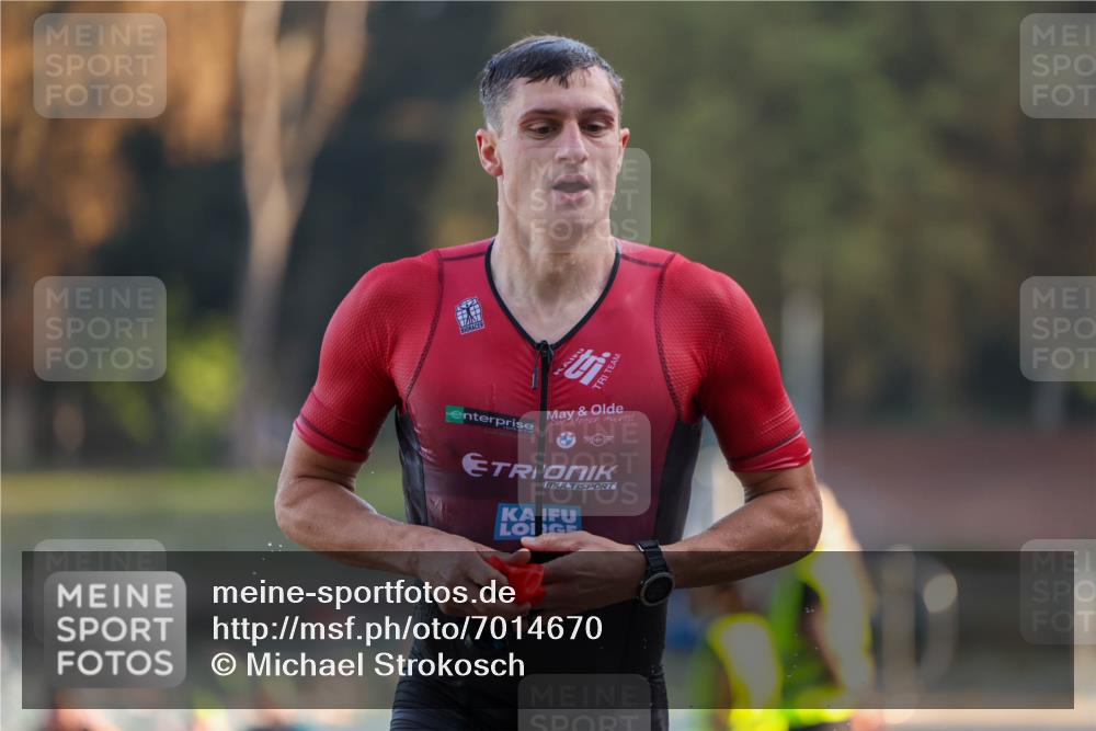 08.09.2024 - Stadtparktriathlon Michael Strokosch http://msf.ph/oto/7014670 08.09.2024 08:46:15 Schwimmen 1, 38, 62 meine-sportfotos.de
