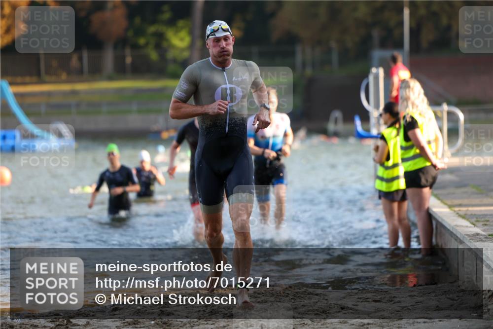 08.09.2024 - Stadtparktriathlon Michael Strokosch http://msf.ph/oto/7015271 08.09.2024 08:46:59 Schwimmen 3, 20, 48, 78, 80, 89 meine-sportfotos.de