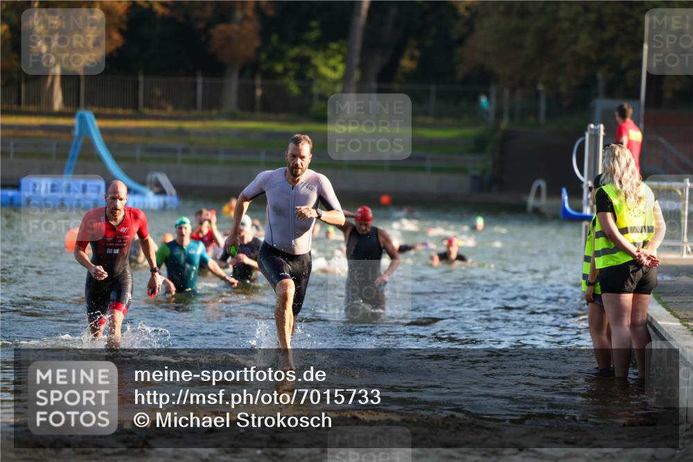 08.09.2024 - Stadtparktriathlon Michael Strokosch http://msf.ph/oto/7015733 08.09.2024 08:47:42 Schwimmen 18, 30, 31, 63, 76 meine-sportfotos.de