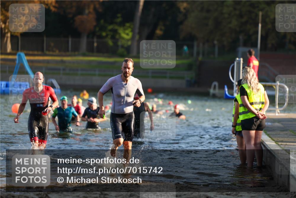 08.09.2024 - Stadtparktriathlon Michael Strokosch http://msf.ph/oto/7015742 08.09.2024 08:47:43 Schwimmen 18, 30, 31, 63, 76 meine-sportfotos.de