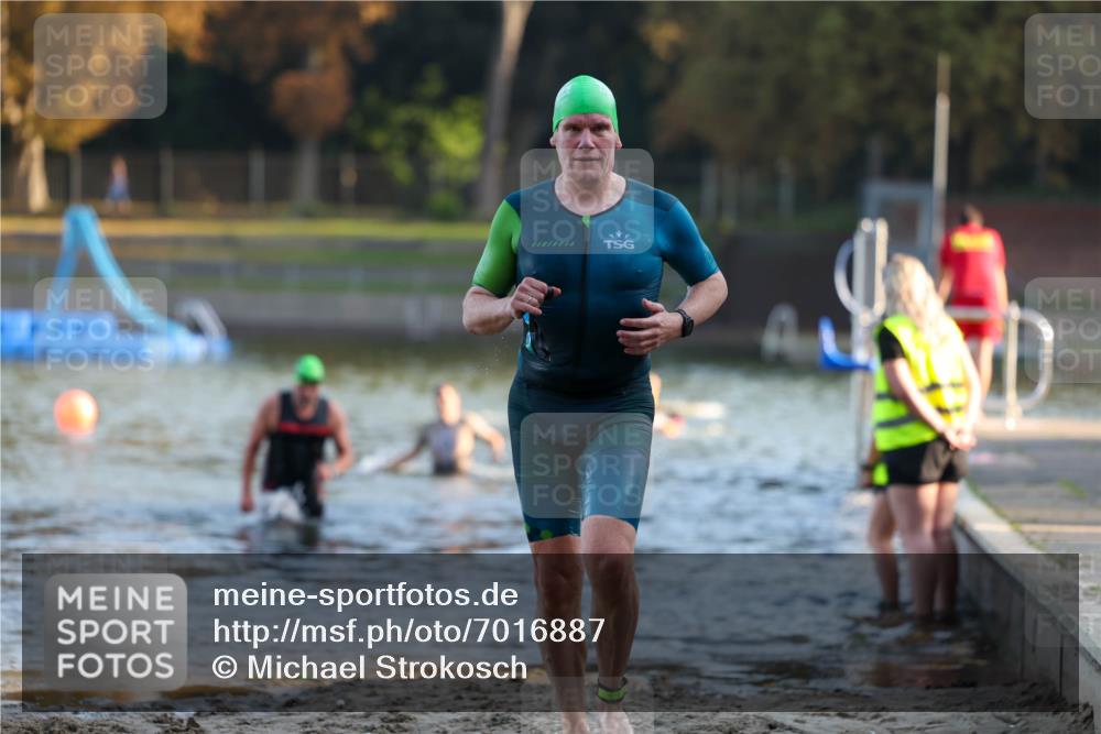 08.09.2024 - Stadtparktriathlon Michael Strokosch http://msf.ph/oto/7016887 08.09.2024 08:48:44 Schwimmen 16, 42, 65 meine-sportfotos.de