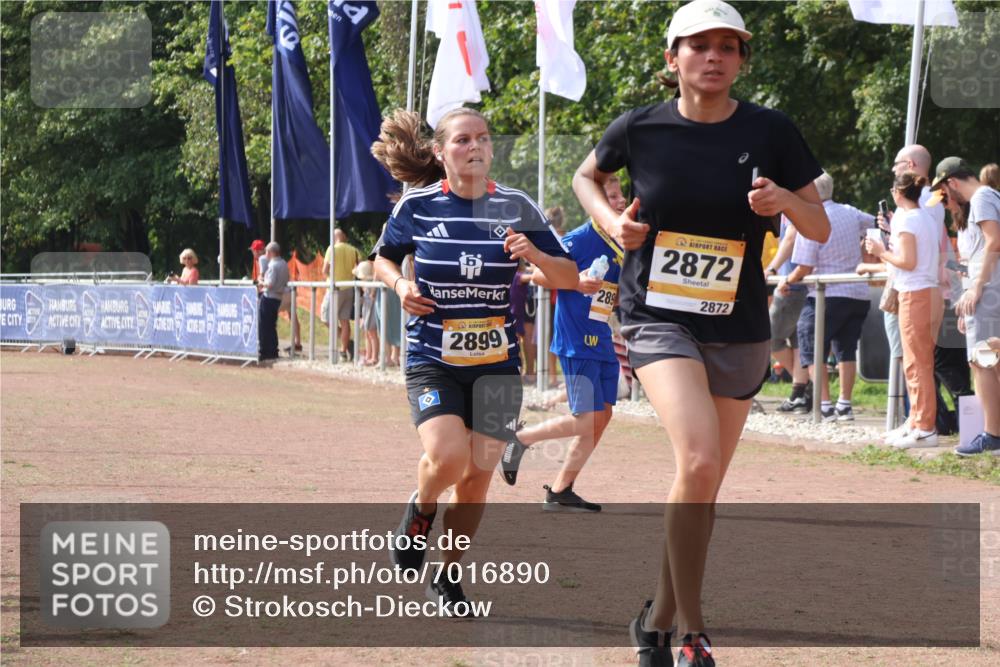 08.09.2024 - Airport Race Strokosch-Dieckow http://msf.ph/oto/7016890 08.09.2024 12:07:33 Ziel 2731, 2773, 2872, 2899 meine-sportfotos.de