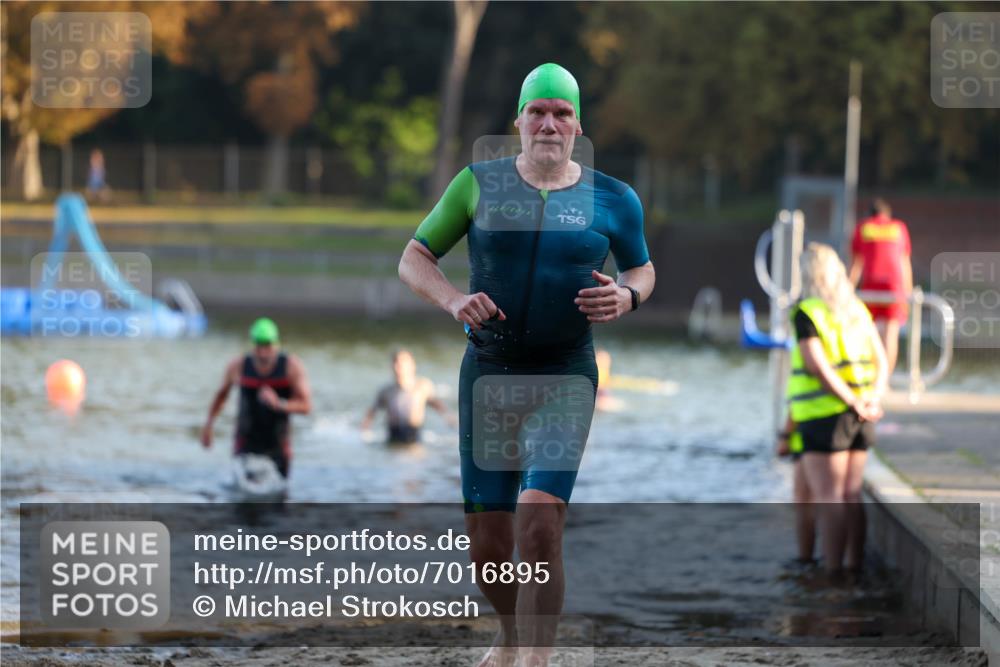08.09.2024 - Stadtparktriathlon Michael Strokosch http://msf.ph/oto/7016895 08.09.2024 08:48:44 Schwimmen 16, 42, 65 meine-sportfotos.de