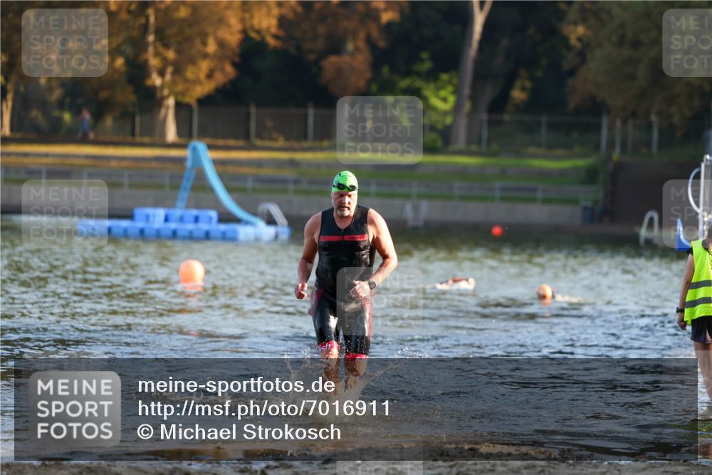 08.09.2024 - Stadtparktriathlon Michael Strokosch http://msf.ph/oto/7016911 08.09.2024 08:48:49 Schwimmen 16, 42 meine-sportfotos.de