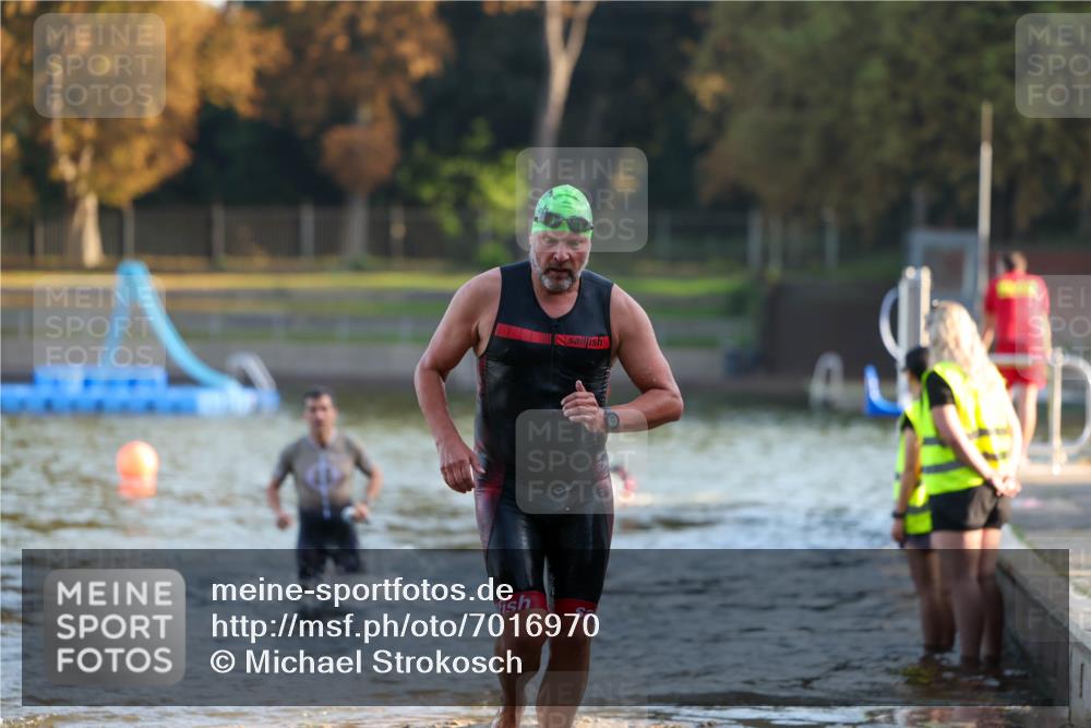 08.09.2024 - Stadtparktriathlon Michael Strokosch http://msf.ph/oto/7016970 08.09.2024 08:48:51 Schwimmen 16, 42 meine-sportfotos.de