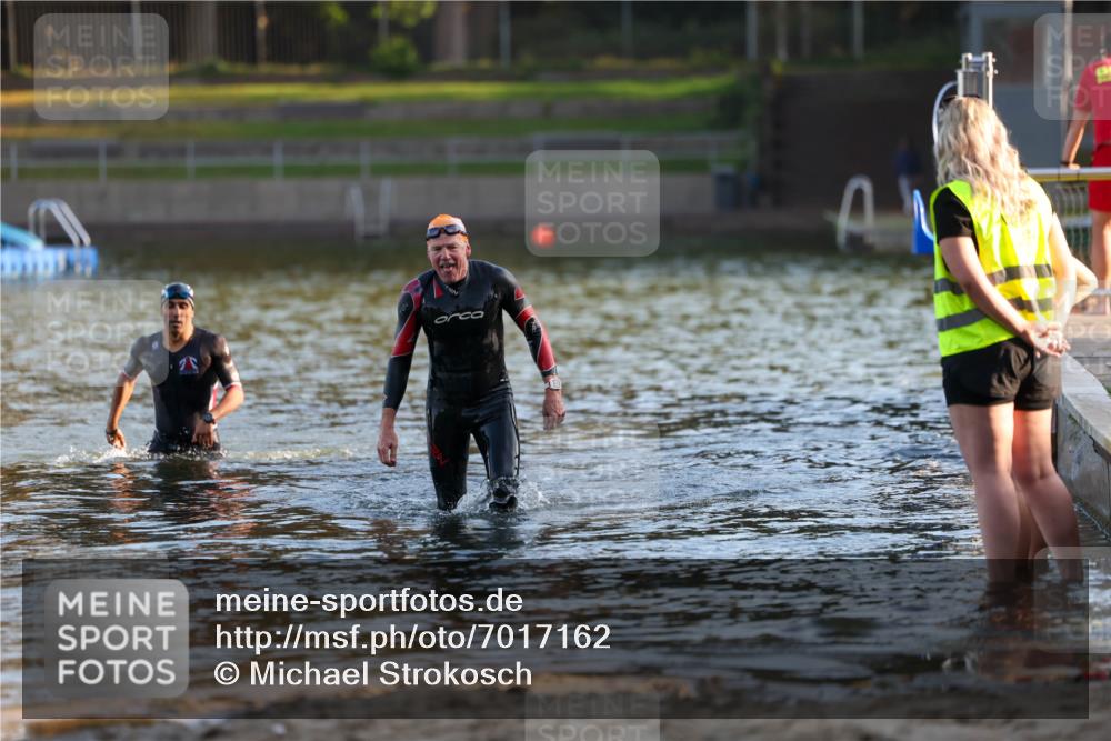 08.09.2024 - Stadtparktriathlon Michael Strokosch http://msf.ph/oto/7017162 08.09.2024 08:49:09 Schwimmen 88 meine-sportfotos.de