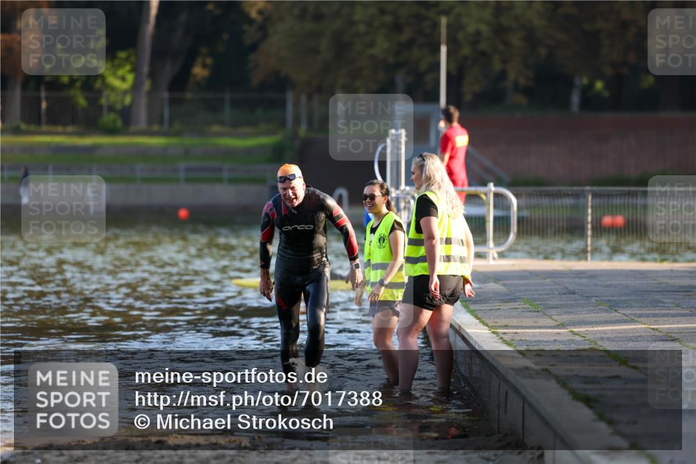 08.09.2024 - Stadtparktriathlon Michael Strokosch http://msf.ph/oto/7017388 08.09.2024 08:49:24 Schwimmen 2 meine-sportfotos.de