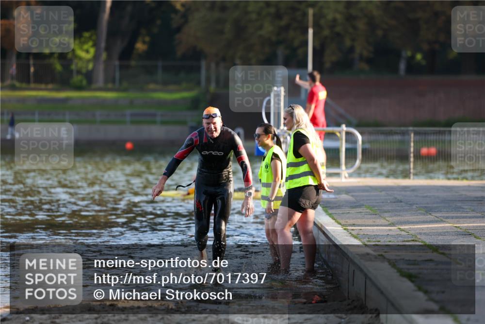 08.09.2024 - Stadtparktriathlon Michael Strokosch http://msf.ph/oto/7017397 08.09.2024 08:49:24 Schwimmen 2 meine-sportfotos.de
