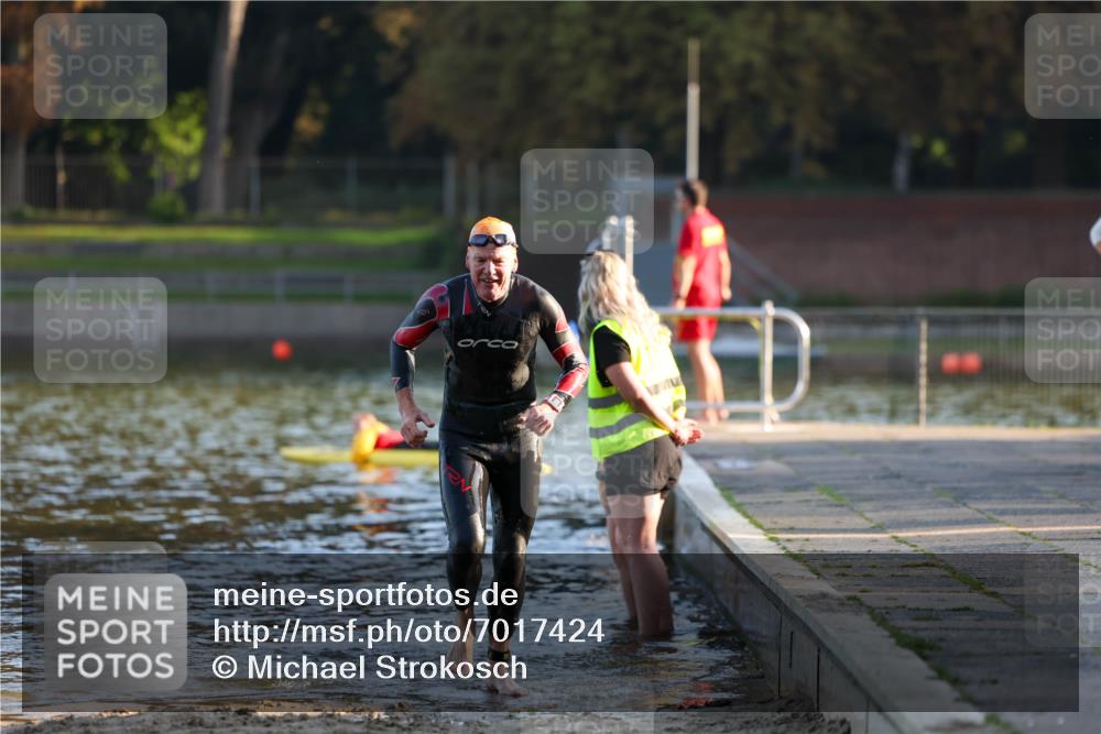 08.09.2024 - Stadtparktriathlon Michael Strokosch http://msf.ph/oto/7017424 08.09.2024 08:49:26 Schwimmen 2 meine-sportfotos.de