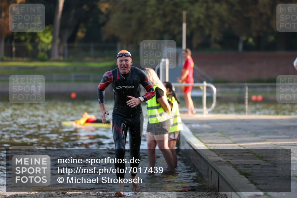 08.09.2024 - Stadtparktriathlon Michael Strokosch http://msf.ph/oto/7017439 08.09.2024 08:49:26 Schwimmen 2 meine-sportfotos.de