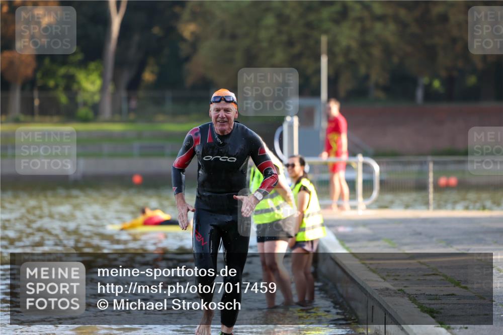 08.09.2024 - Stadtparktriathlon Michael Strokosch http://msf.ph/oto/7017459 08.09.2024 08:49:27 Schwimmen 2 meine-sportfotos.de