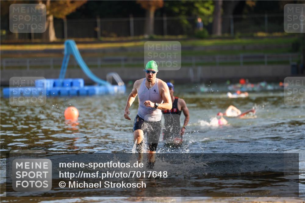 08.09.2024 - Stadtparktriathlon Michael Strokosch http://msf.ph/oto/7017648 08.09.2024 08:57:15 Schwimmen 114, 122 meine-sportfotos.de