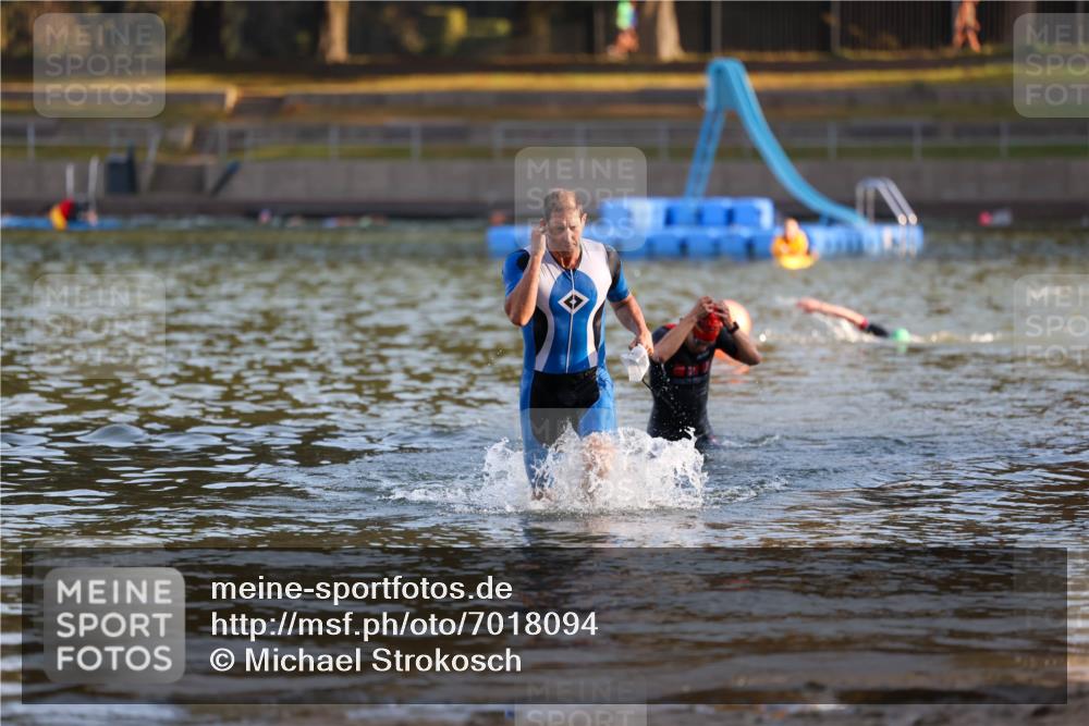 08.09.2024 - Stadtparktriathlon Michael Strokosch http://msf.ph/oto/7018094 08.09.2024 08:58:07 Schwimmen 102, 158 meine-sportfotos.de