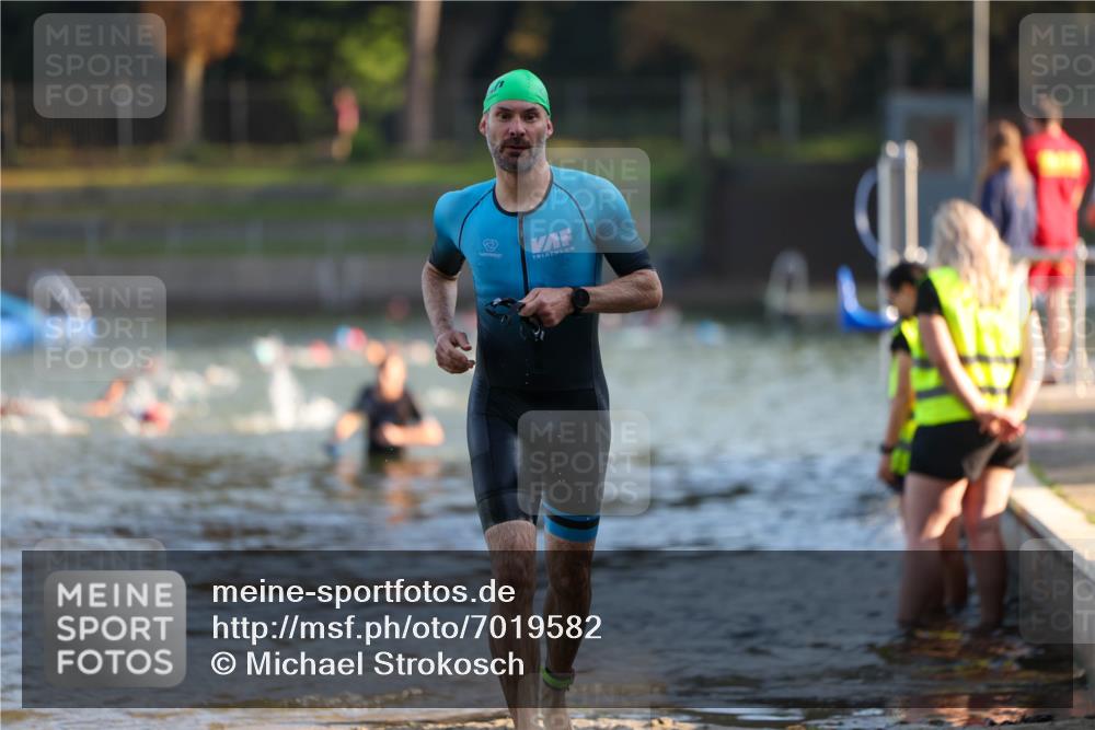 08.09.2024 - Stadtparktriathlon Michael Strokosch http://msf.ph/oto/7019582 08.09.2024 08:59:51 Schwimmen 124 meine-sportfotos.de