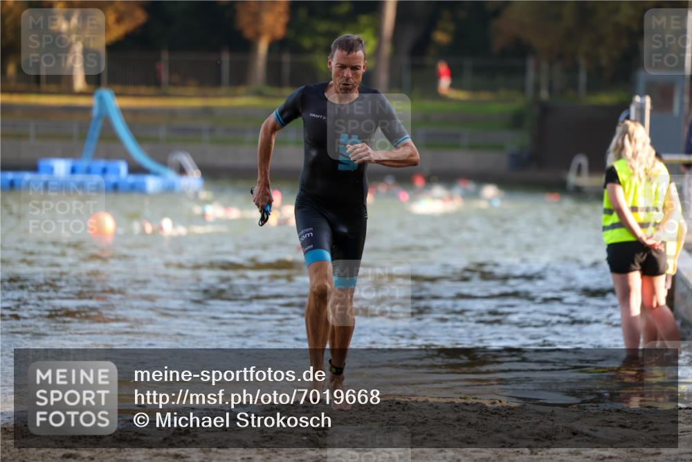 08.09.2024 - Stadtparktriathlon Michael Strokosch http://msf.ph/oto/7019668 08.09.2024 09:00:09 Schwimmen 121 meine-sportfotos.de