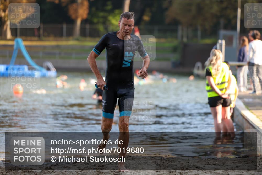 08.09.2024 - Stadtparktriathlon Michael Strokosch http://msf.ph/oto/7019680 08.09.2024 09:00:09 Schwimmen 121 meine-sportfotos.de