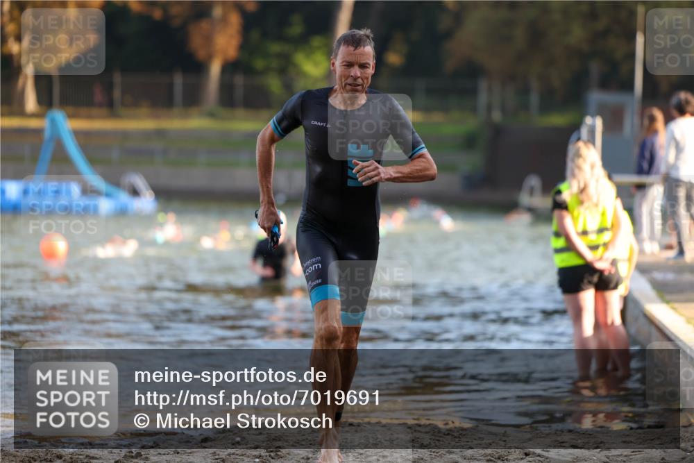 08.09.2024 - Stadtparktriathlon Michael Strokosch http://msf.ph/oto/7019691 08.09.2024 09:00:09 Schwimmen 121 meine-sportfotos.de