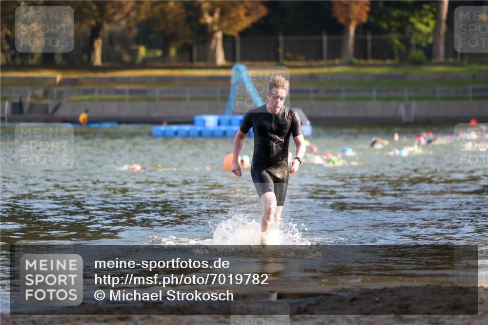 08.09.2024 - Stadtparktriathlon Michael Strokosch http://msf.ph/oto/7019782 08.09.2024 09:00:22 Schwimmen 111 meine-sportfotos.de