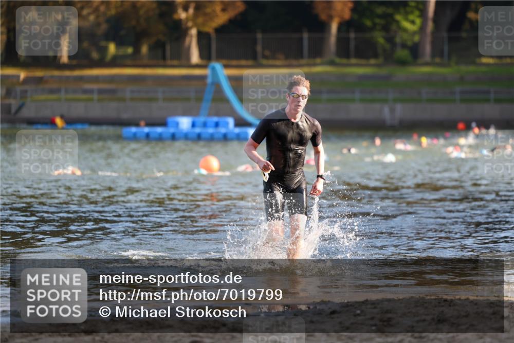 08.09.2024 - Stadtparktriathlon Michael Strokosch http://msf.ph/oto/7019799 08.09.2024 09:00:22 Schwimmen 111 meine-sportfotos.de