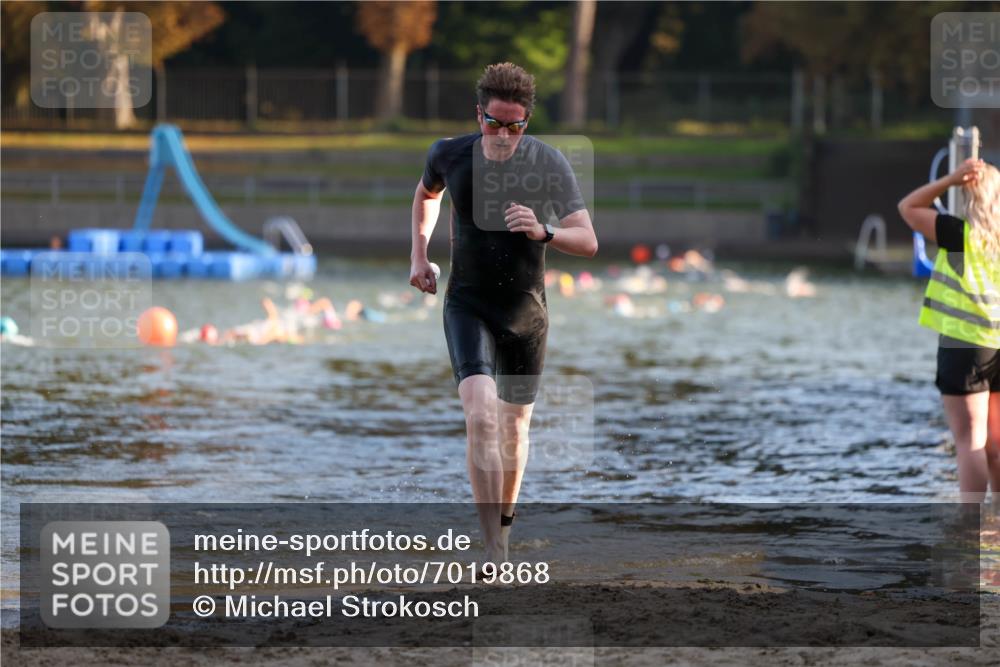 08.09.2024 - Stadtparktriathlon Michael Strokosch http://msf.ph/oto/7019868 08.09.2024 09:00:24 Schwimmen 111 meine-sportfotos.de