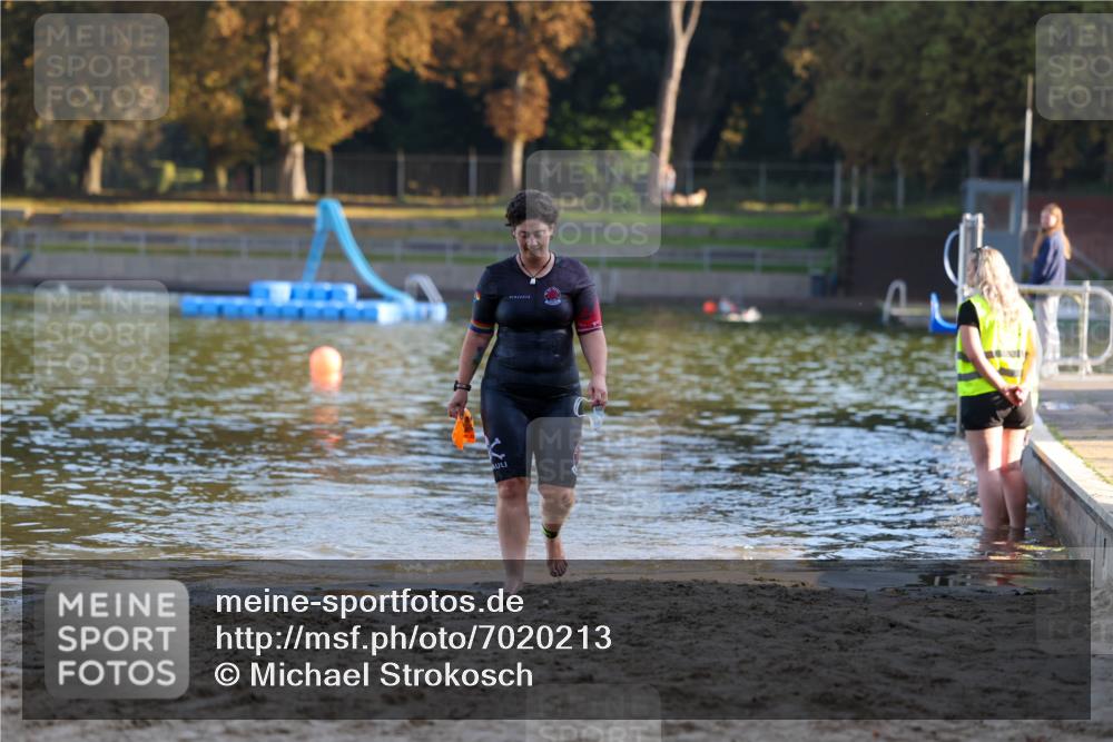 08.09.2024 - Stadtparktriathlon Michael Strokosch http://msf.ph/oto/7020213 08.09.2024 09:03:43 Schwimmen 95 meine-sportfotos.de