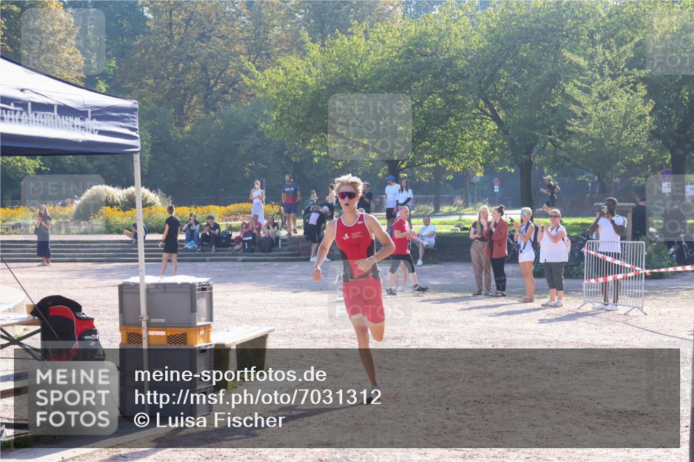 08.09.2024 - Stadtparktriathlon Luisa Fischer http://msf.ph/oto/7031312 08.09.2024 09:33:42 Ziel 8 meine-sportfotos.de