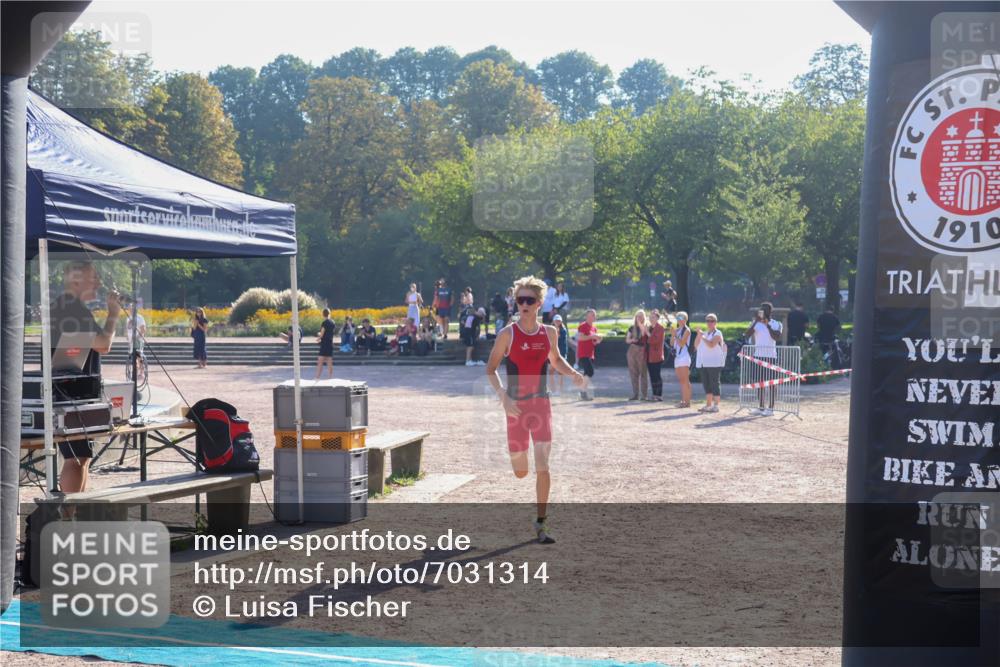 08.09.2024 - Stadtparktriathlon Luisa Fischer http://msf.ph/oto/7031314 08.09.2024 09:33:43 Ziel 8 meine-sportfotos.de