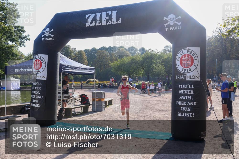 08.09.2024 - Stadtparktriathlon Luisa Fischer http://msf.ph/oto/7031319 08.09.2024 09:33:43 Ziel 8 meine-sportfotos.de